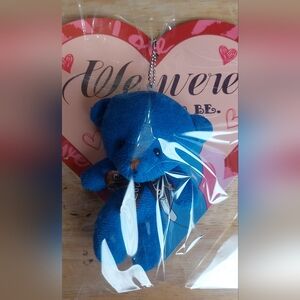 ☘️$6.00 Item☘️ Valentine's Card With Blue Bear Keychain.